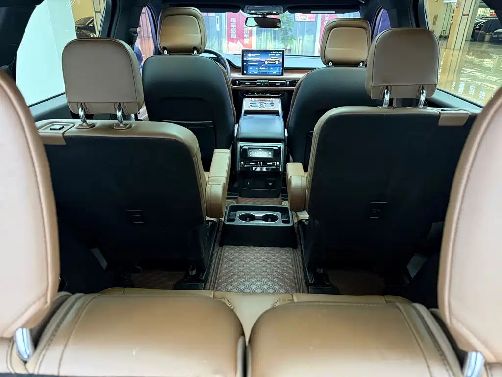 Lincoln Aviator — фото 10