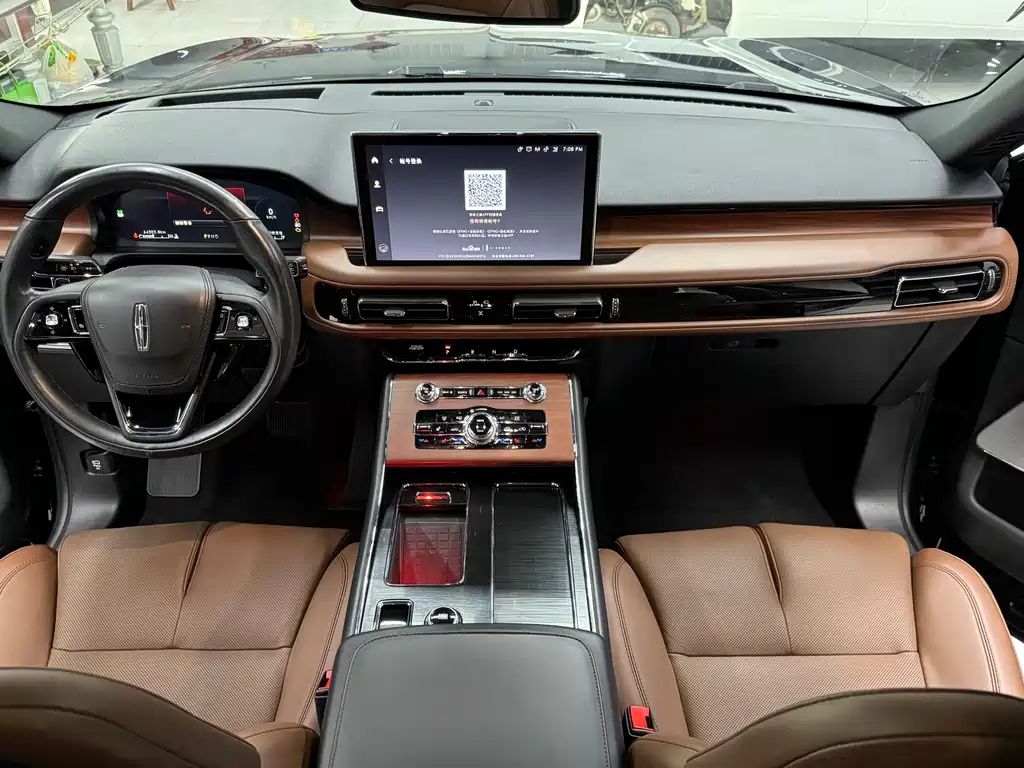 Lincoln Aviator — фото 14