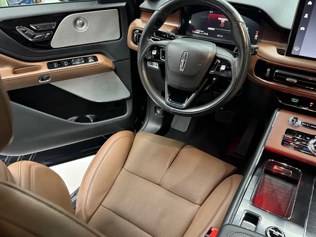 Lincoln Aviator — фото 16