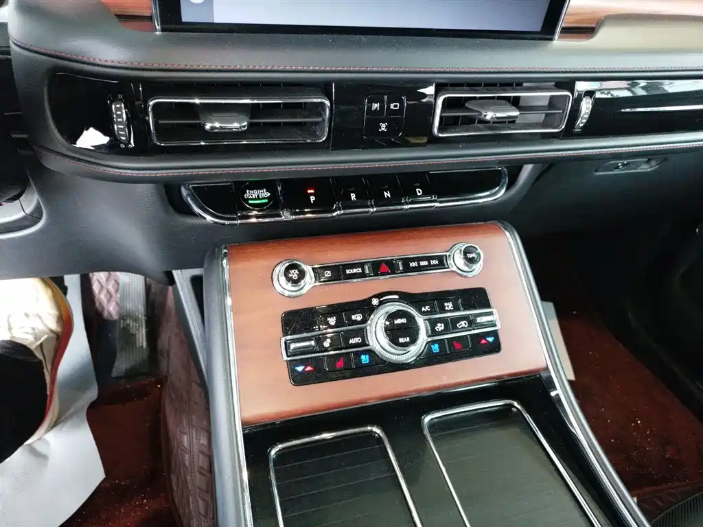 Lincoln Aviator — фото 14