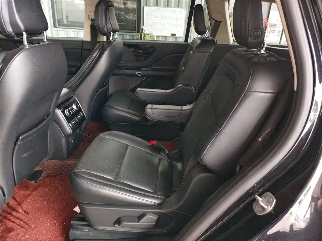 Lincoln Aviator — фото 17