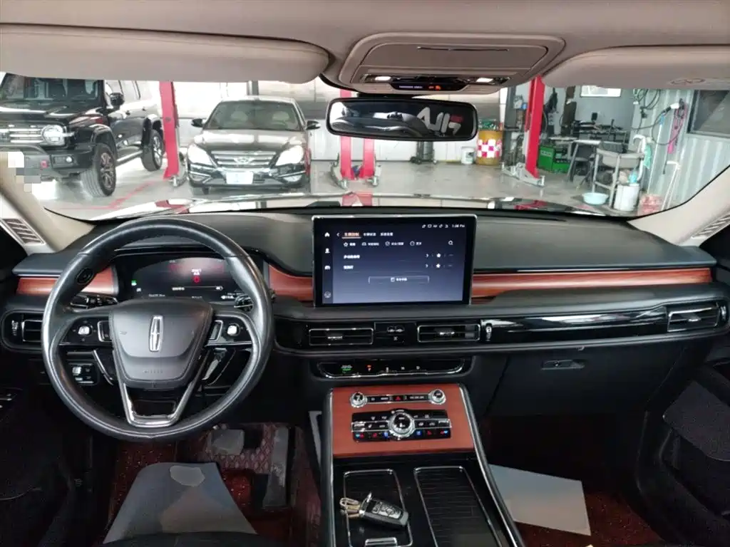 Lincoln Aviator — фото 10