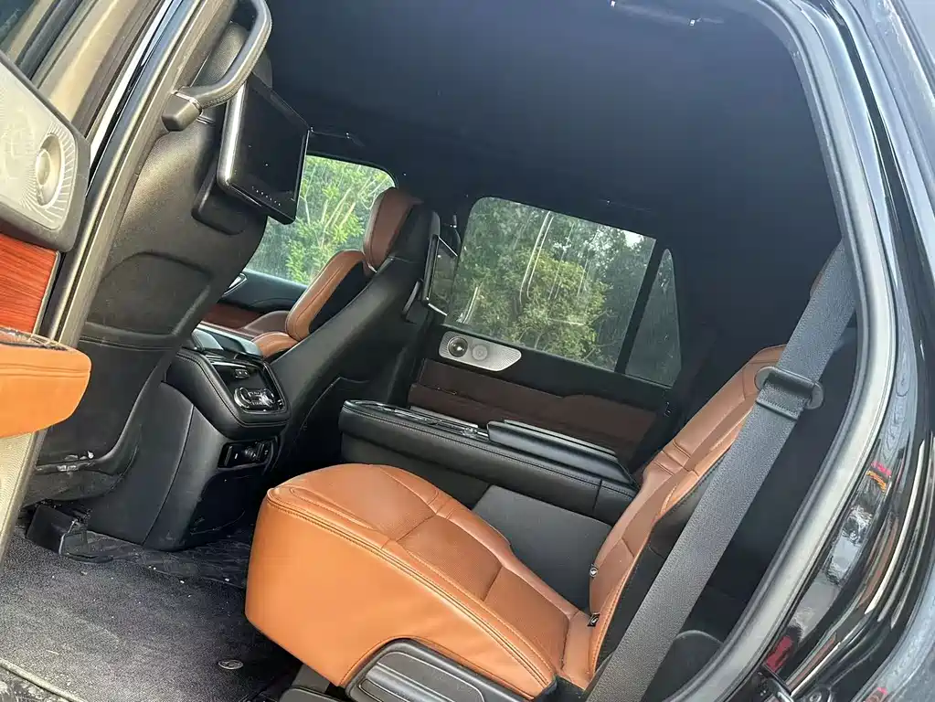 Lincoln Navigator — фото 7