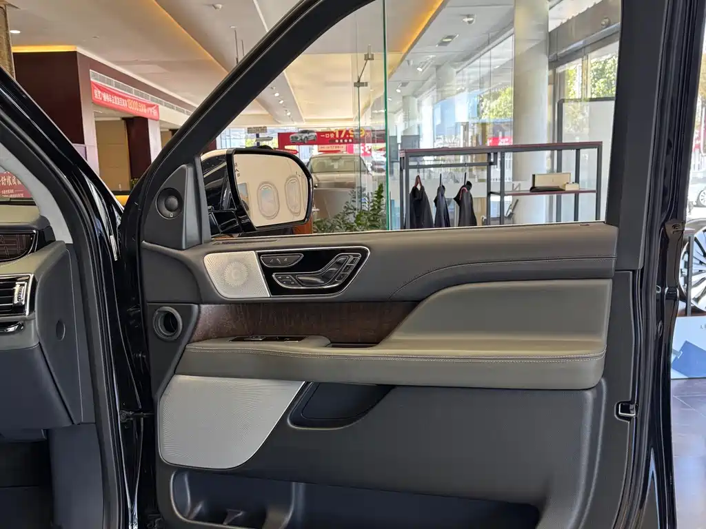 Lincoln Navigator — фото 11