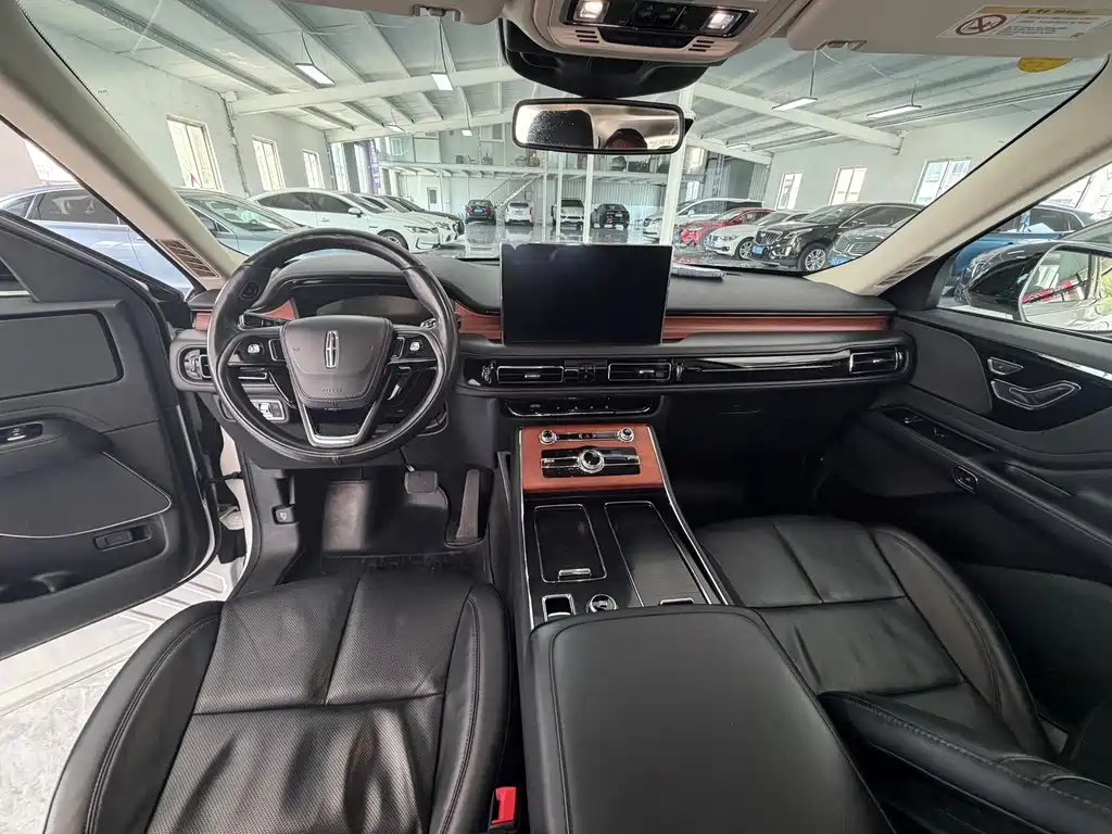 Lincoln Aviator — фото 11