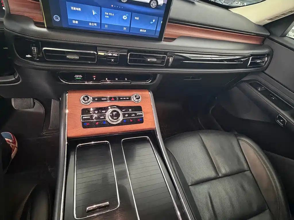 Lincoln Aviator — фото 13