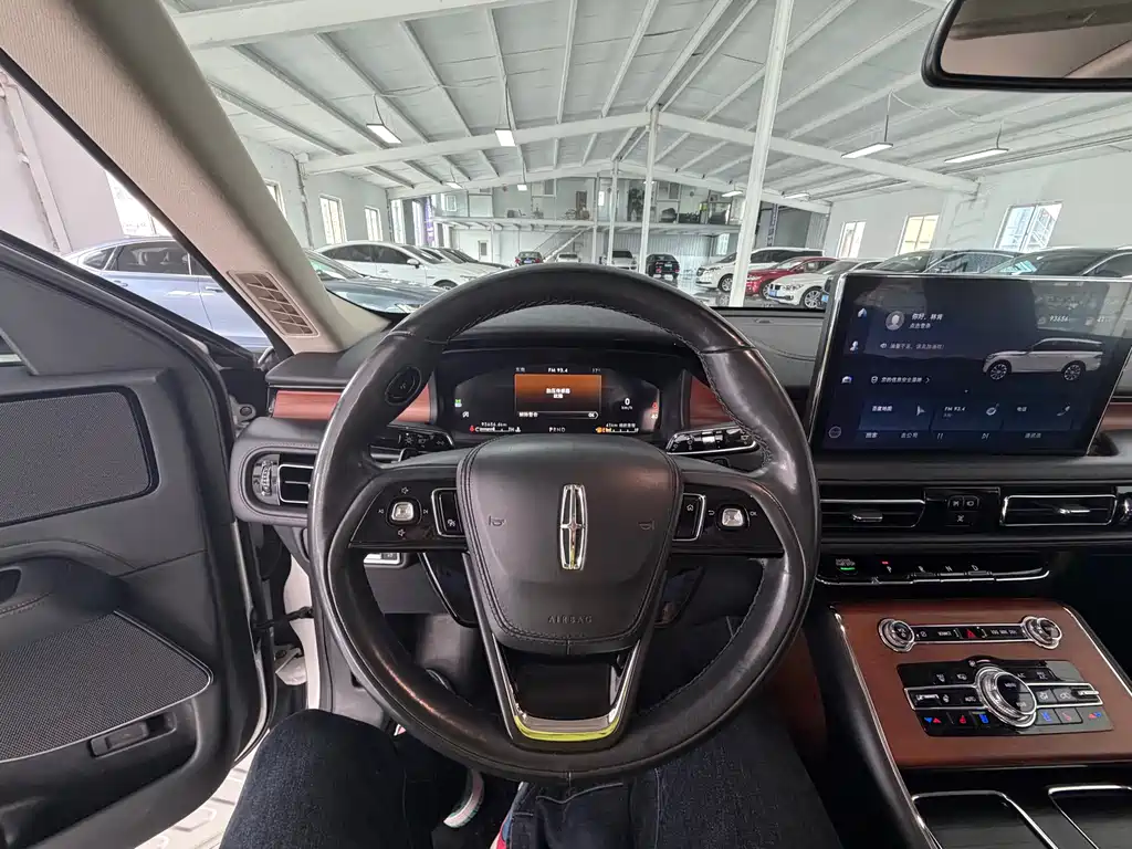 Lincoln Aviator — фото 14
