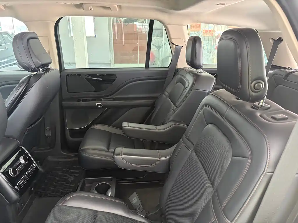 Lincoln Aviator — фото 10