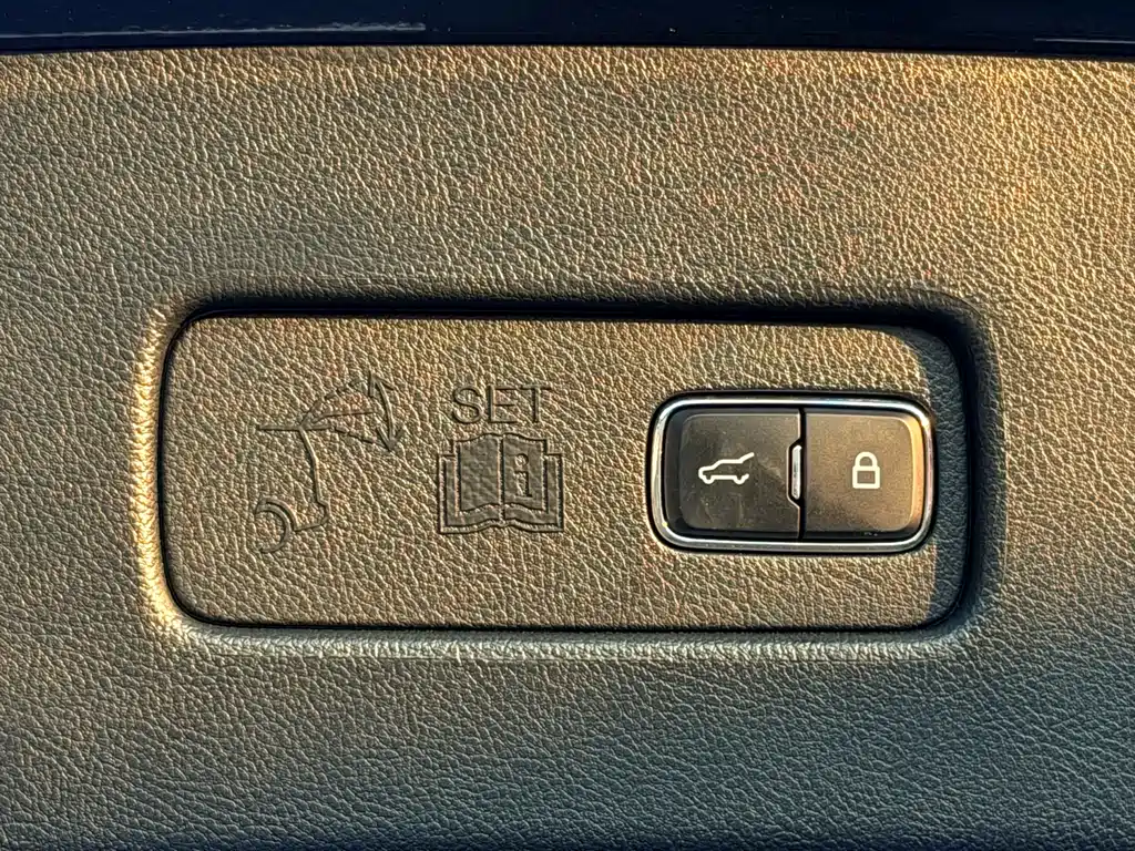 Lincoln Aviator — фото 23