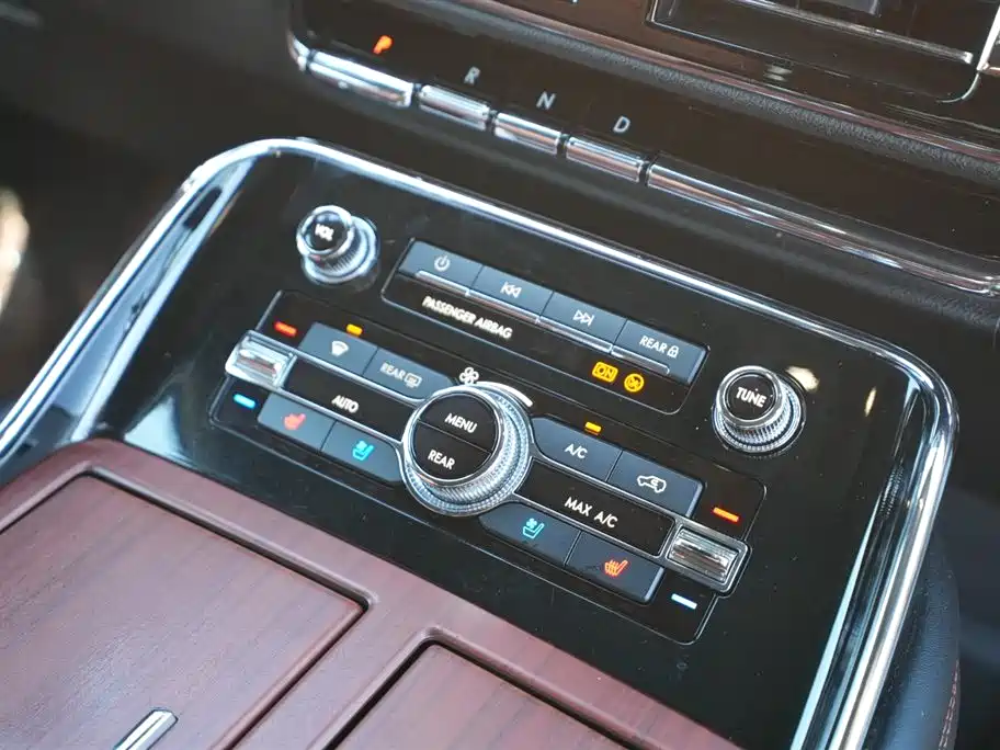 Lincoln Navigator — фото 19