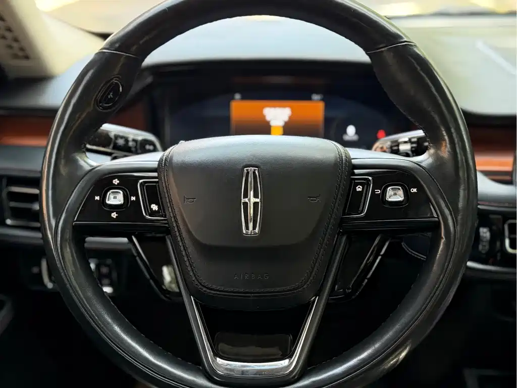 Lincoln Aviator — фото 11