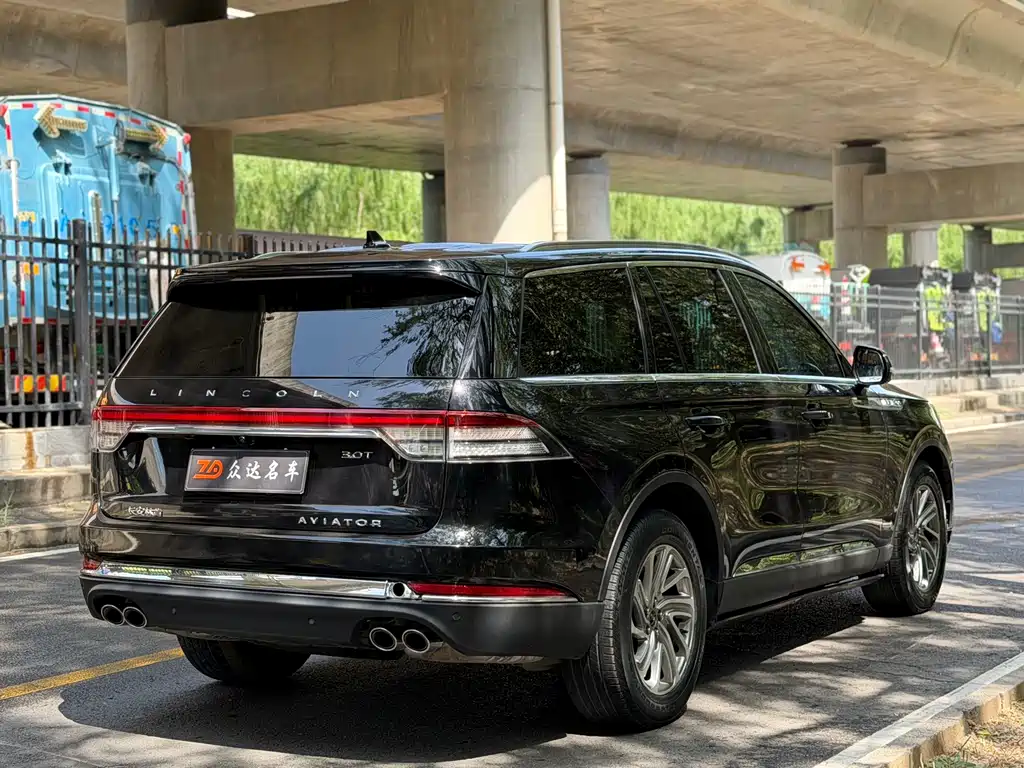 Lincoln Aviator — фото 14