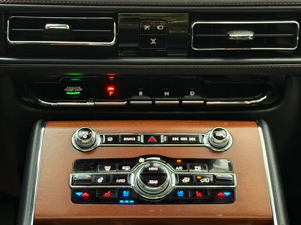 Lincoln Aviator — фото 10