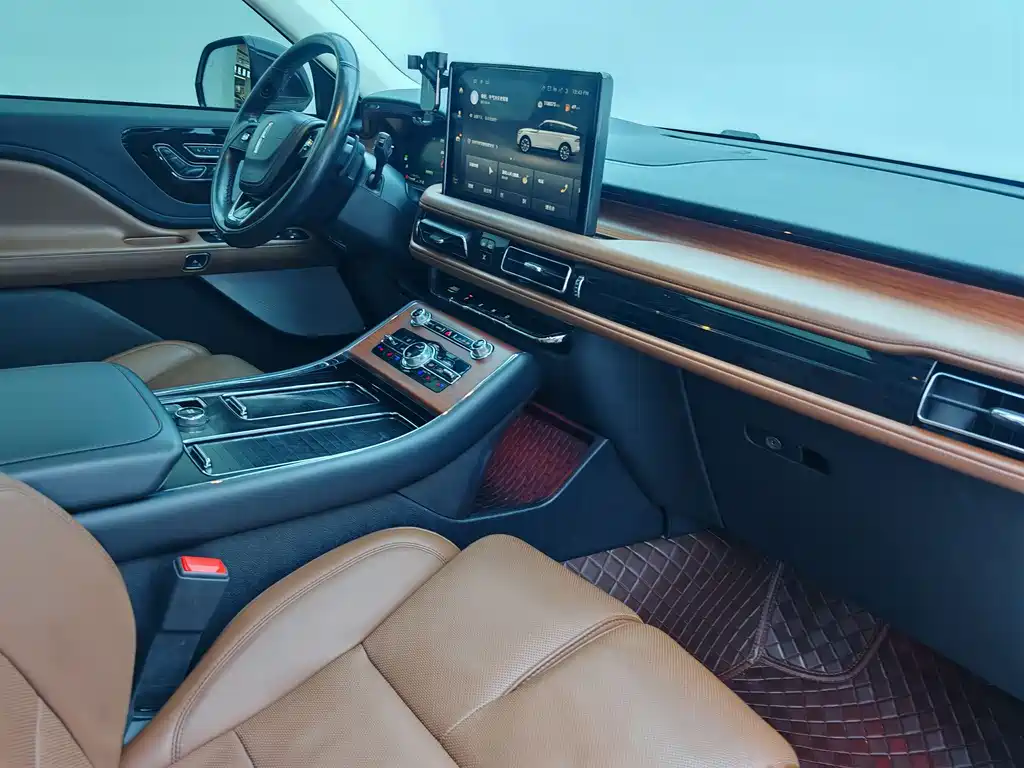 Lincoln Aviator — фото 17