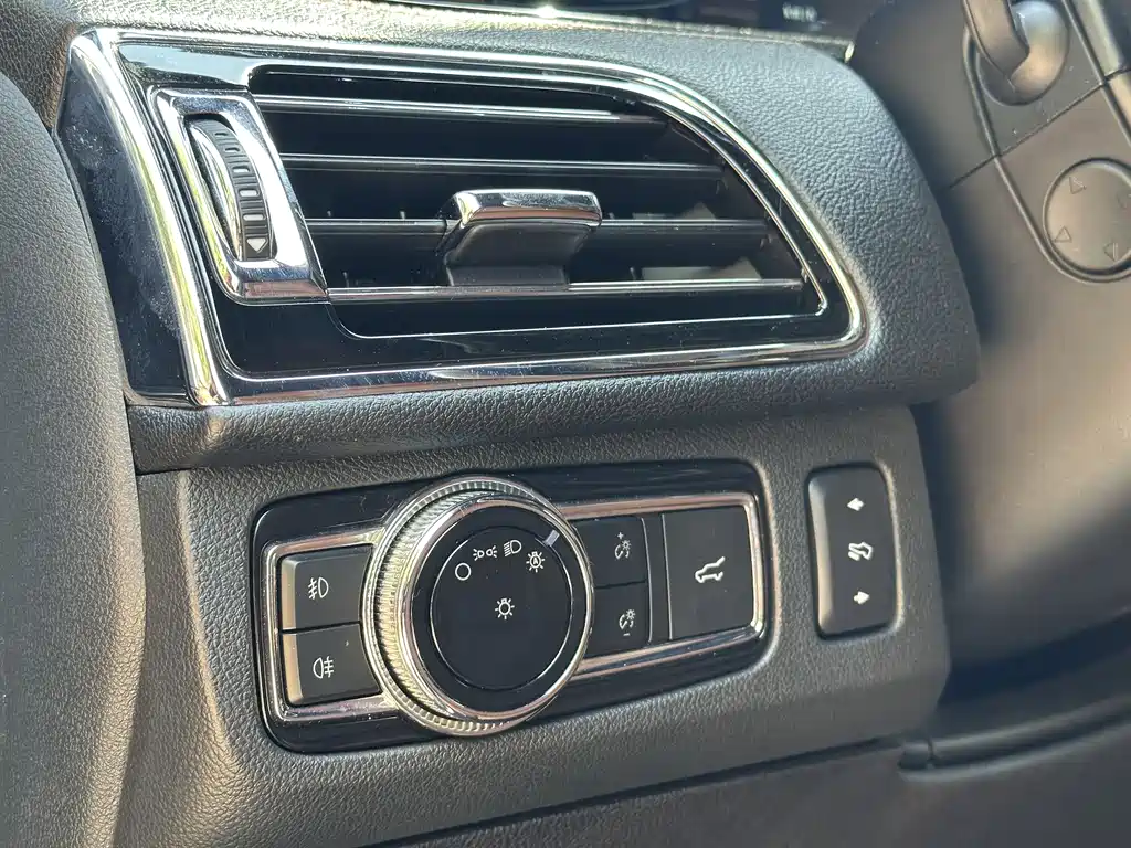 Lincoln Navigator — фото 11