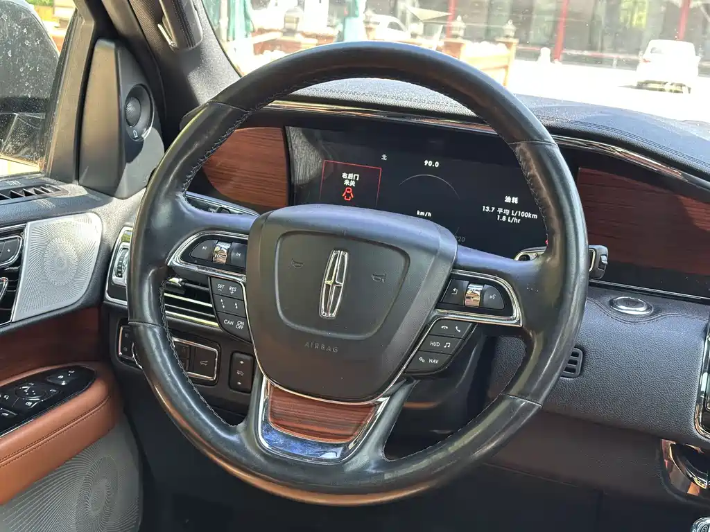 Lincoln Navigator — фото 18