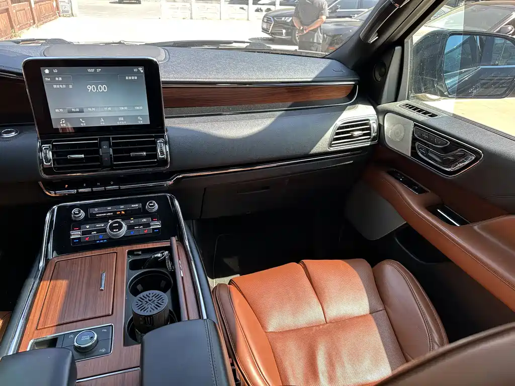 Lincoln Navigator — фото 19