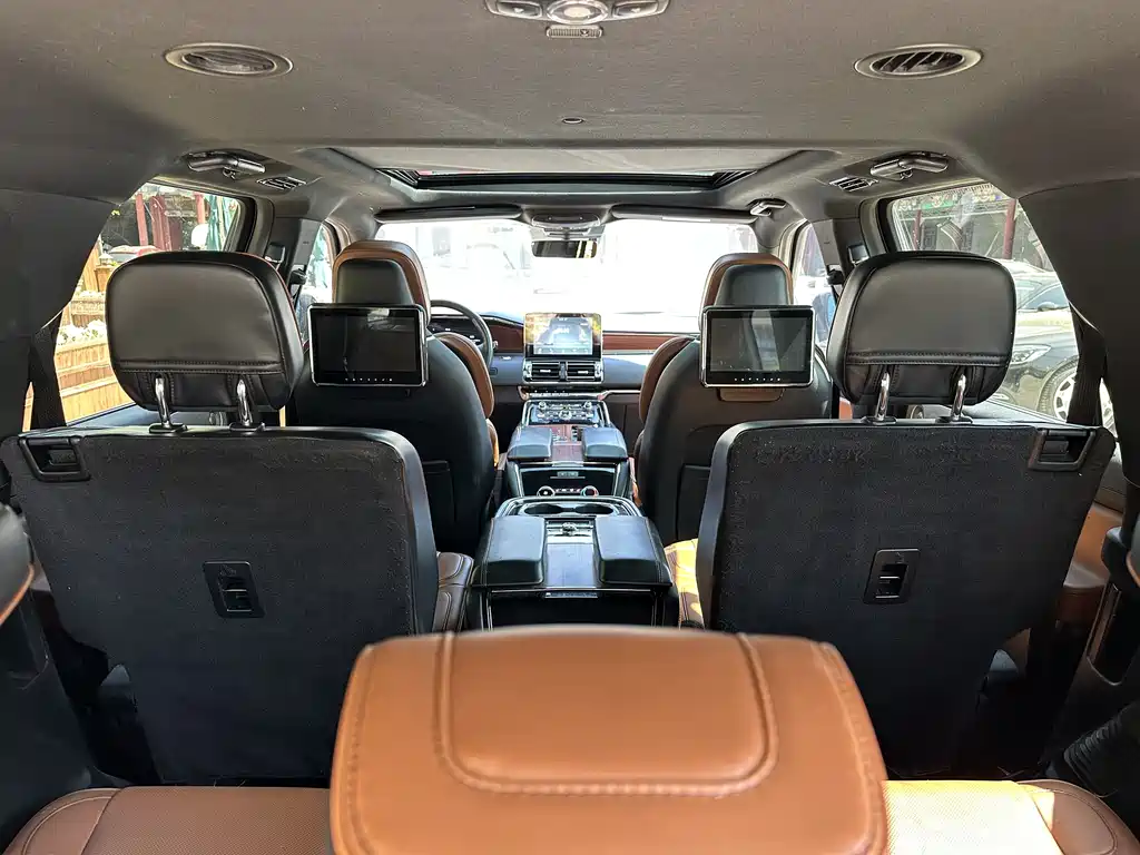 Lincoln Navigator — фото 29
