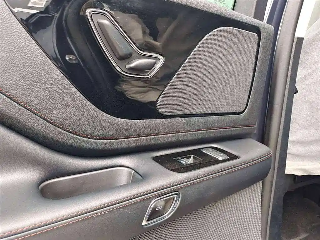 Lincoln Aviator — фото 11