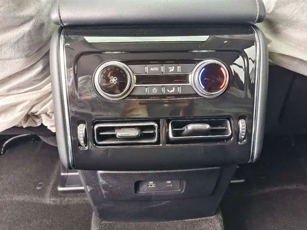 Lincoln Aviator — фото 10
