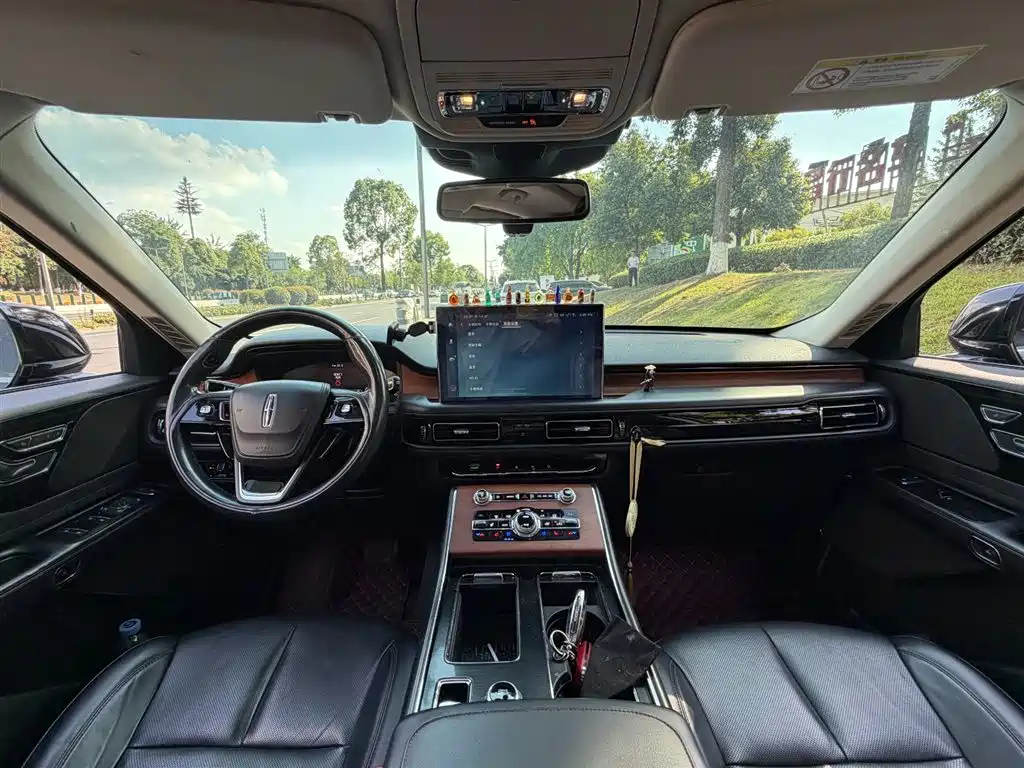 Lincoln Aviator — фото 11