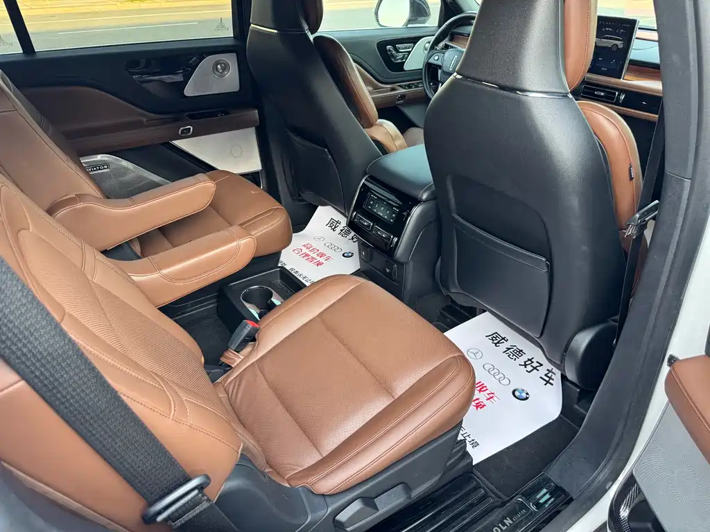 Lincoln Aviator — фото 13