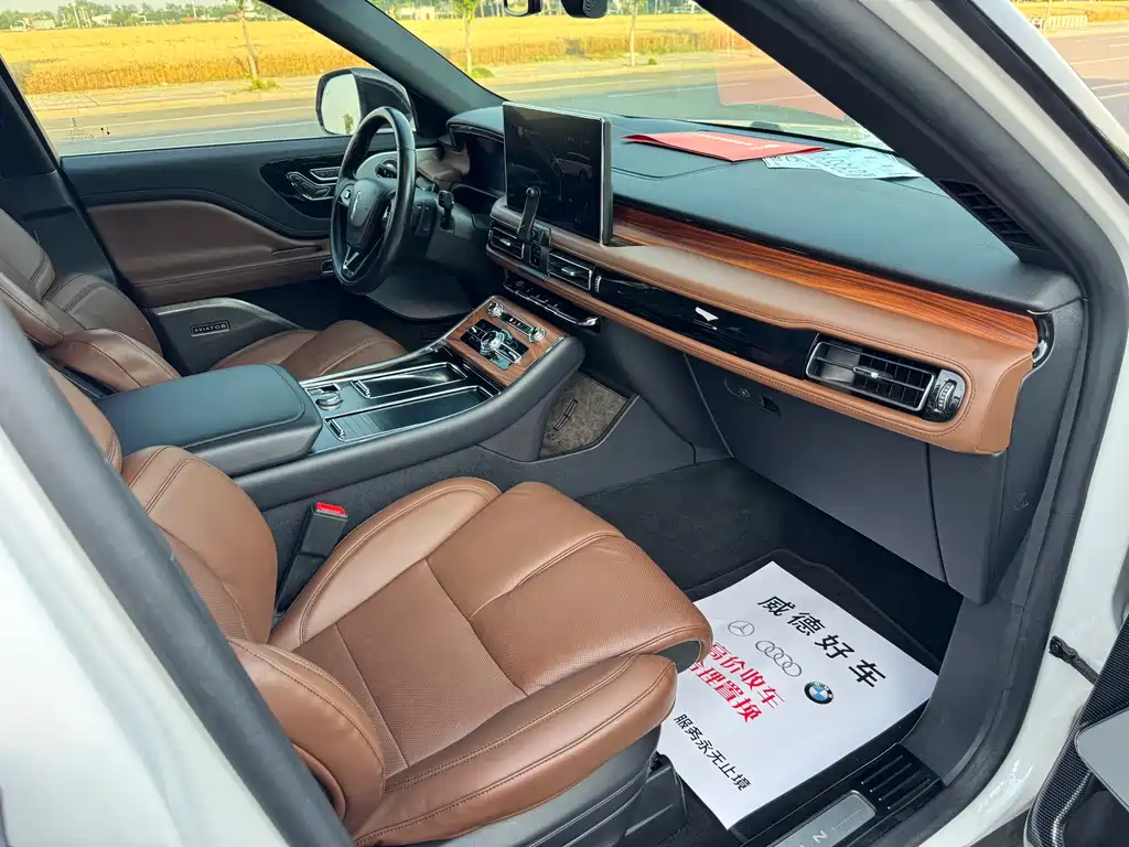 Lincoln Aviator — фото 14
