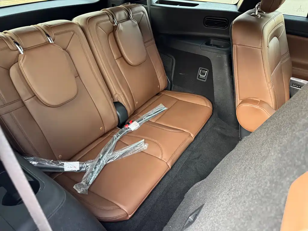 Lincoln Aviator — фото 15