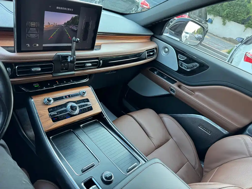Lincoln Aviator — фото 17
