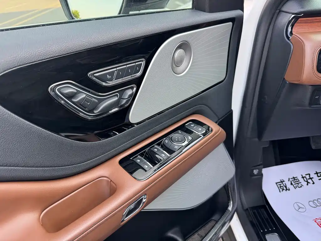 Lincoln Aviator — фото 10