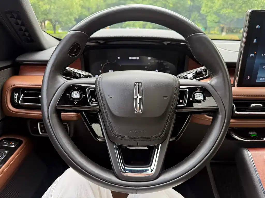 Lincoln Aviator — фото 13