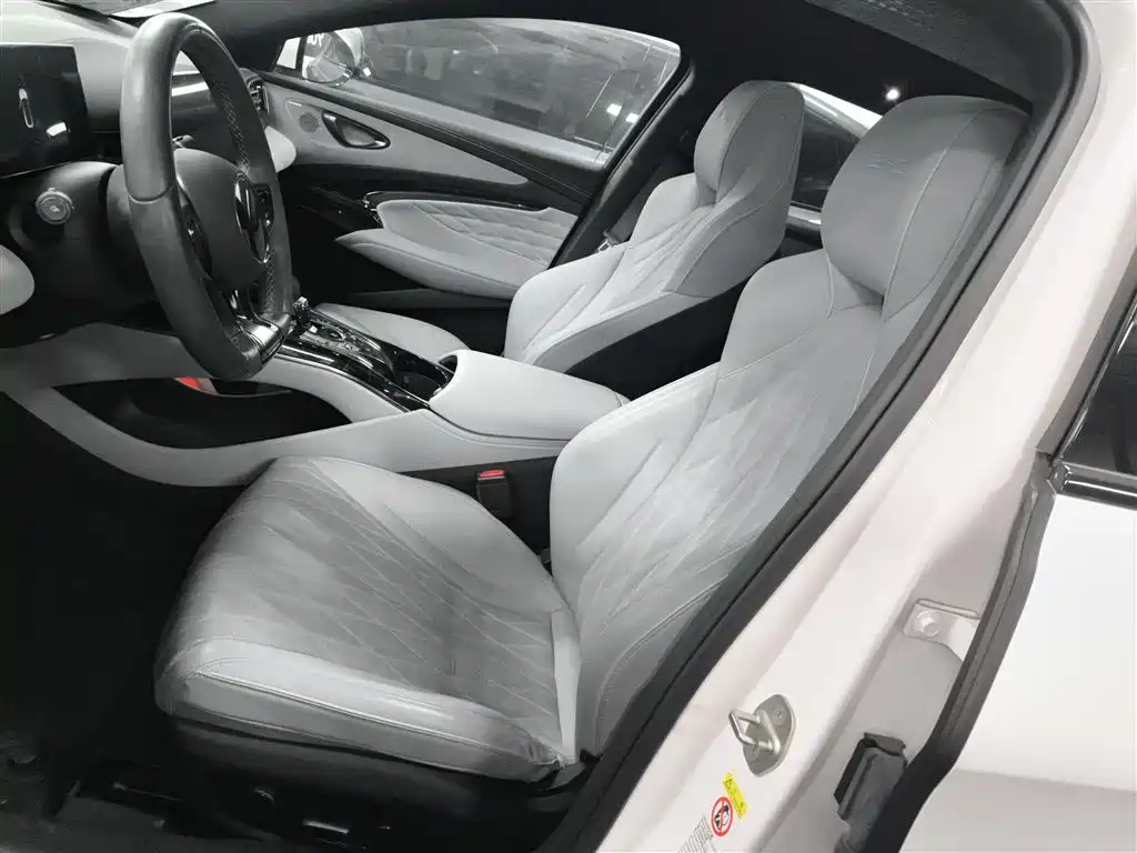 BYD Seal — фото 15