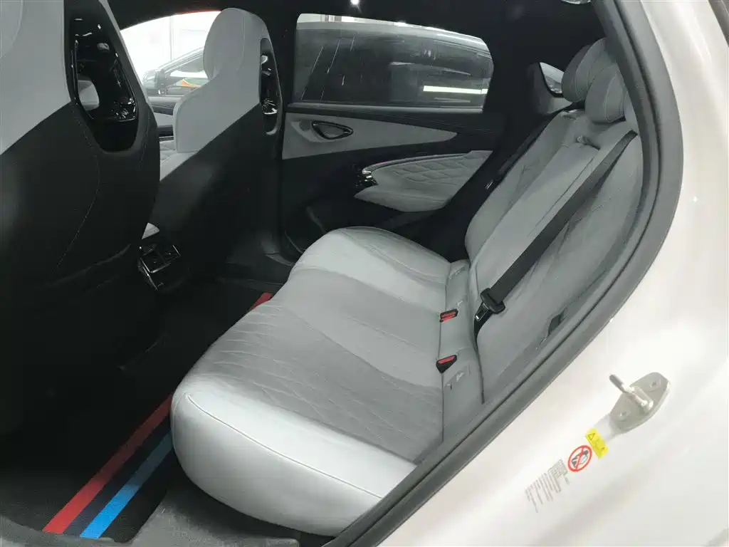BYD Seal — фото 17