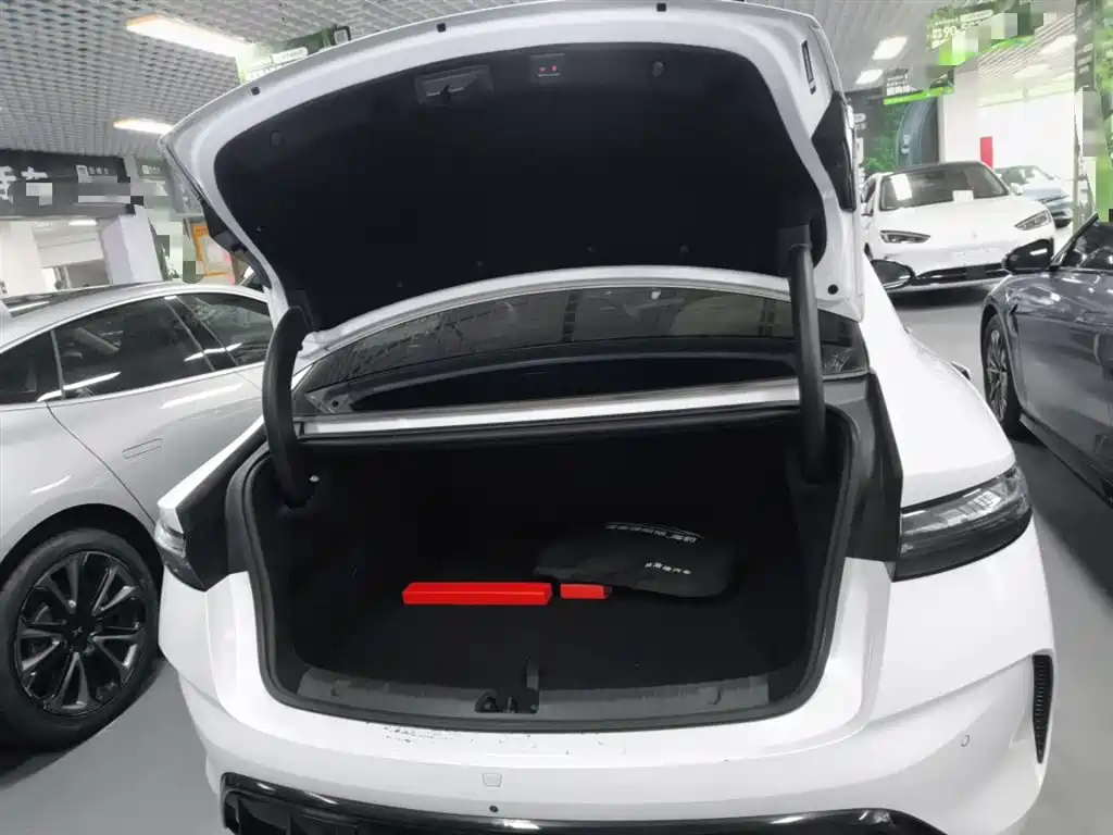 BYD Seal — фото 19