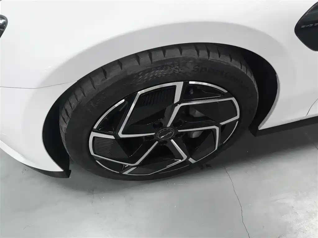 BYD Seal — фото 23