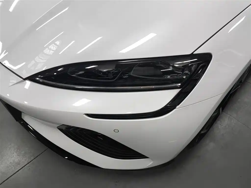 BYD Seal — фото 24