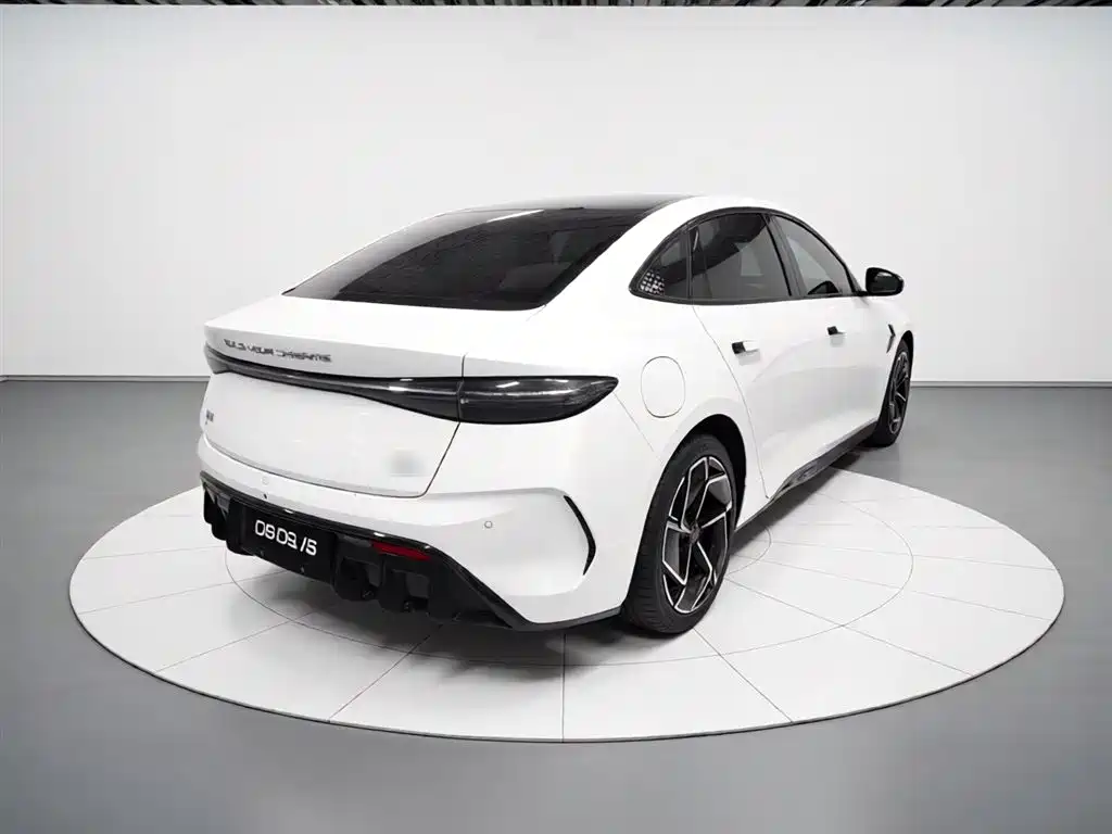 BYD Seal — фото 7