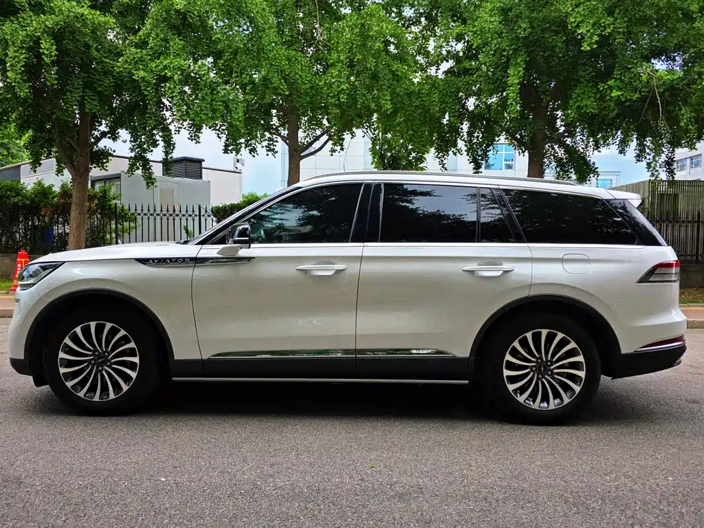 Lincoln Aviator — фото 7