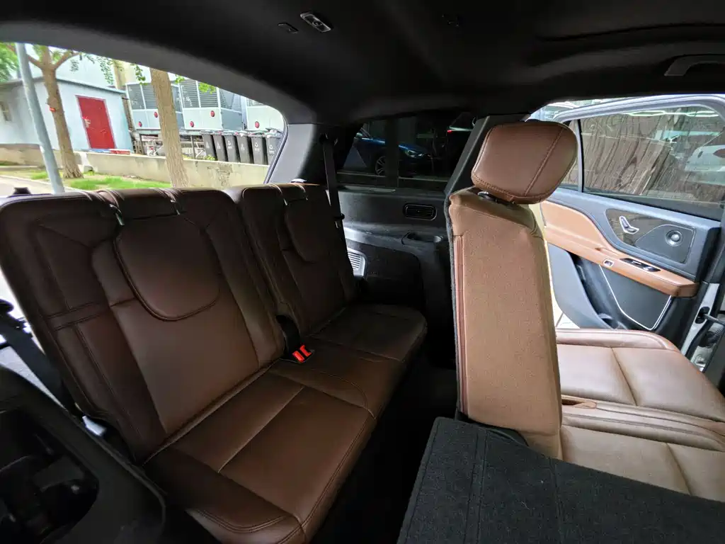 Lincoln Aviator — фото 10