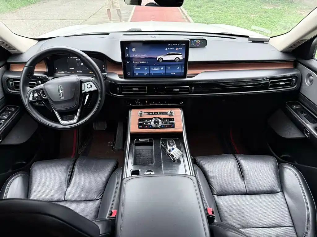 Lincoln Aviator — фото 11