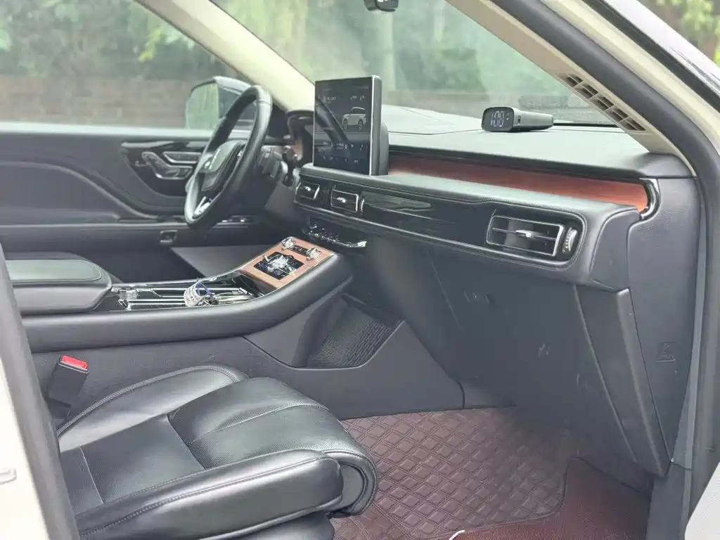Lincoln Aviator — фото 10