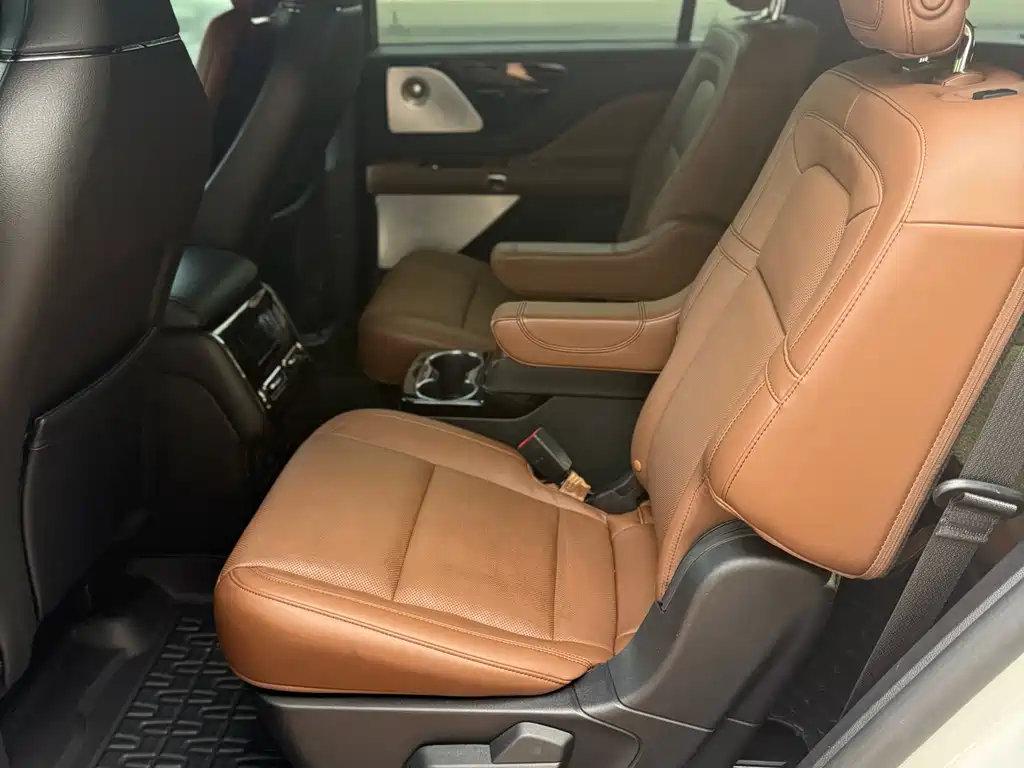 Lincoln Aviator — фото 10