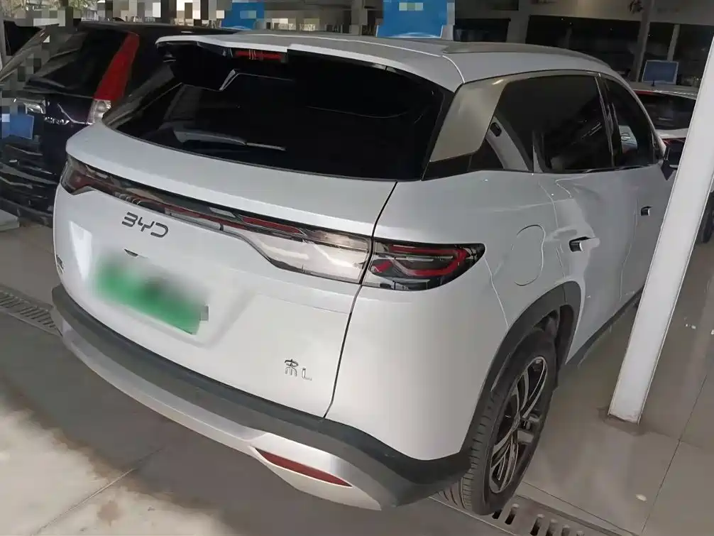 BYD L DM-i — фото 8
