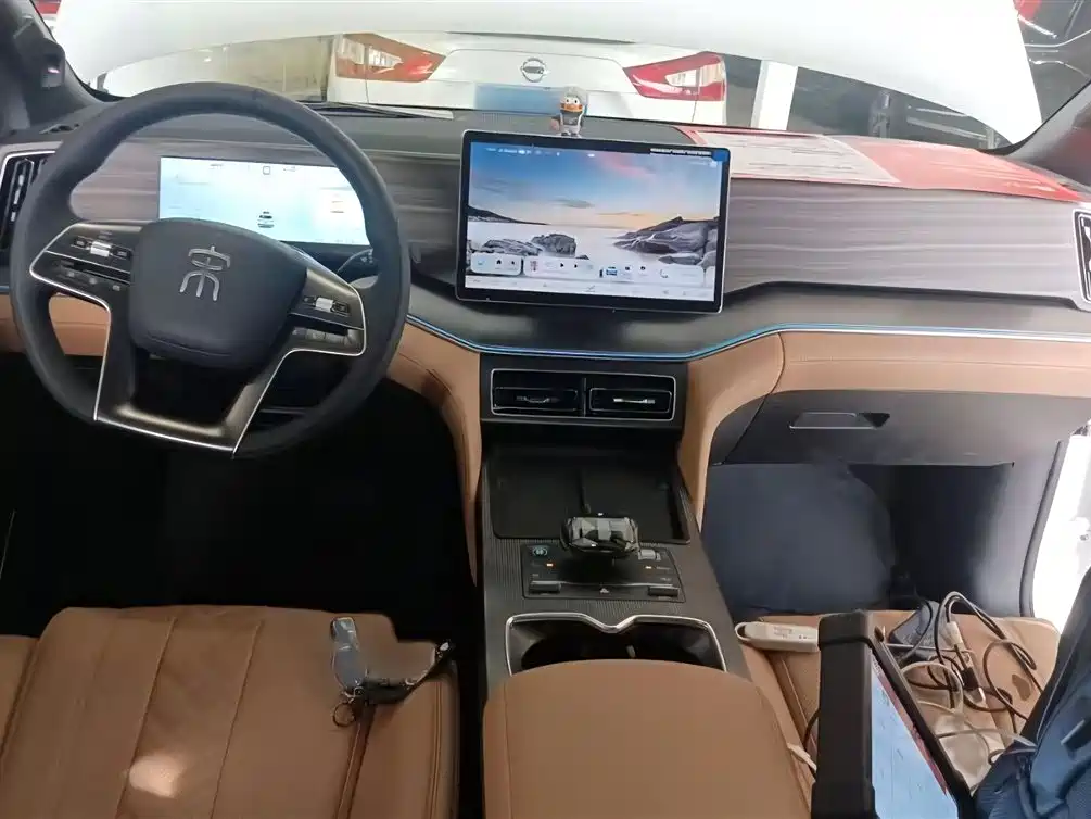 BYD L DM-i — фото 9