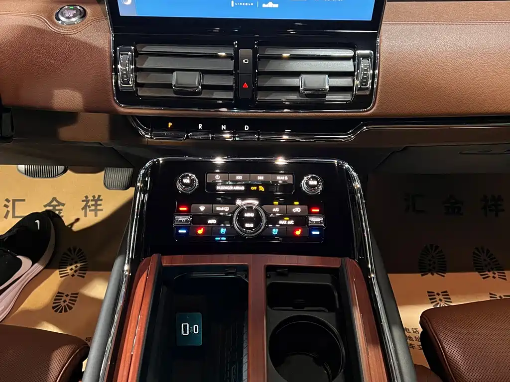 Lincoln Navigator — фото 13