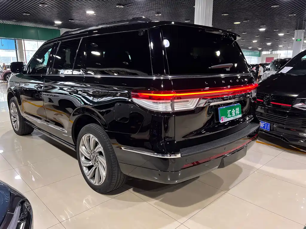 Lincoln Navigator — фото 20