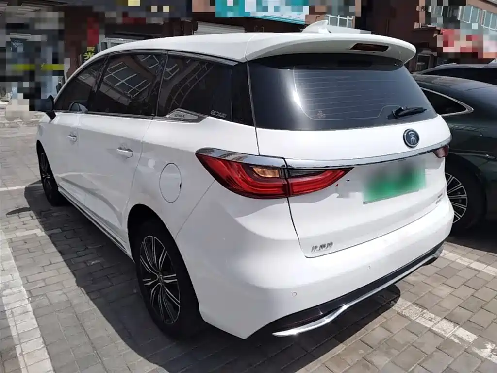 BYD MAX New Energy — фото 5