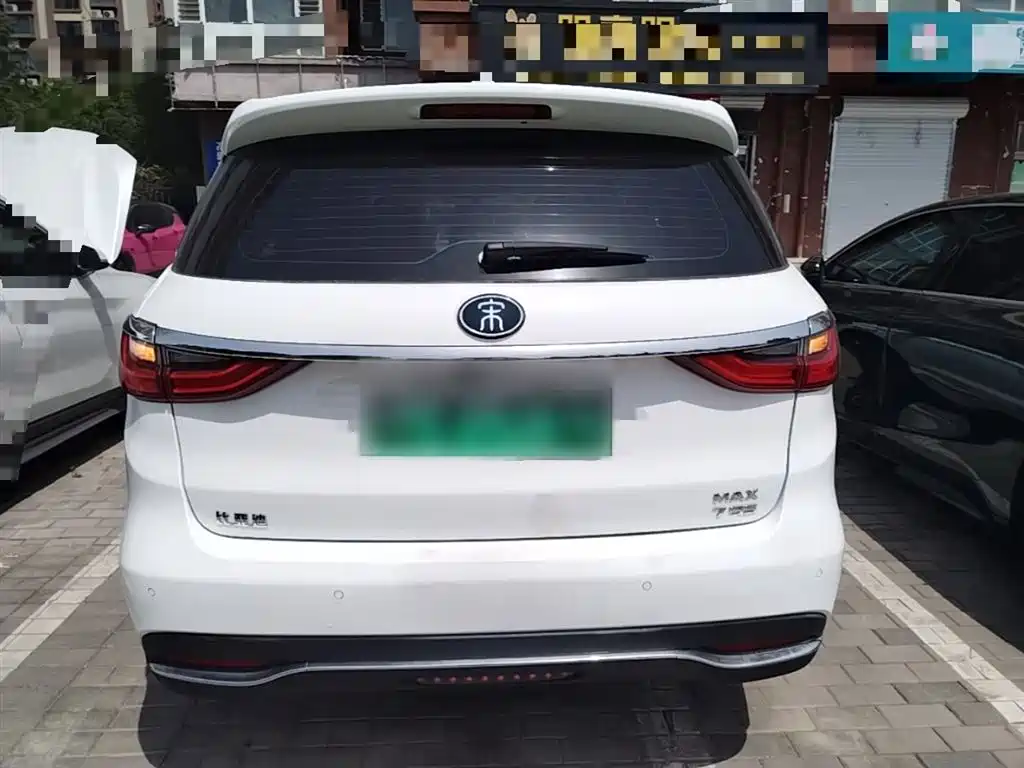BYD MAX New Energy — фото 6