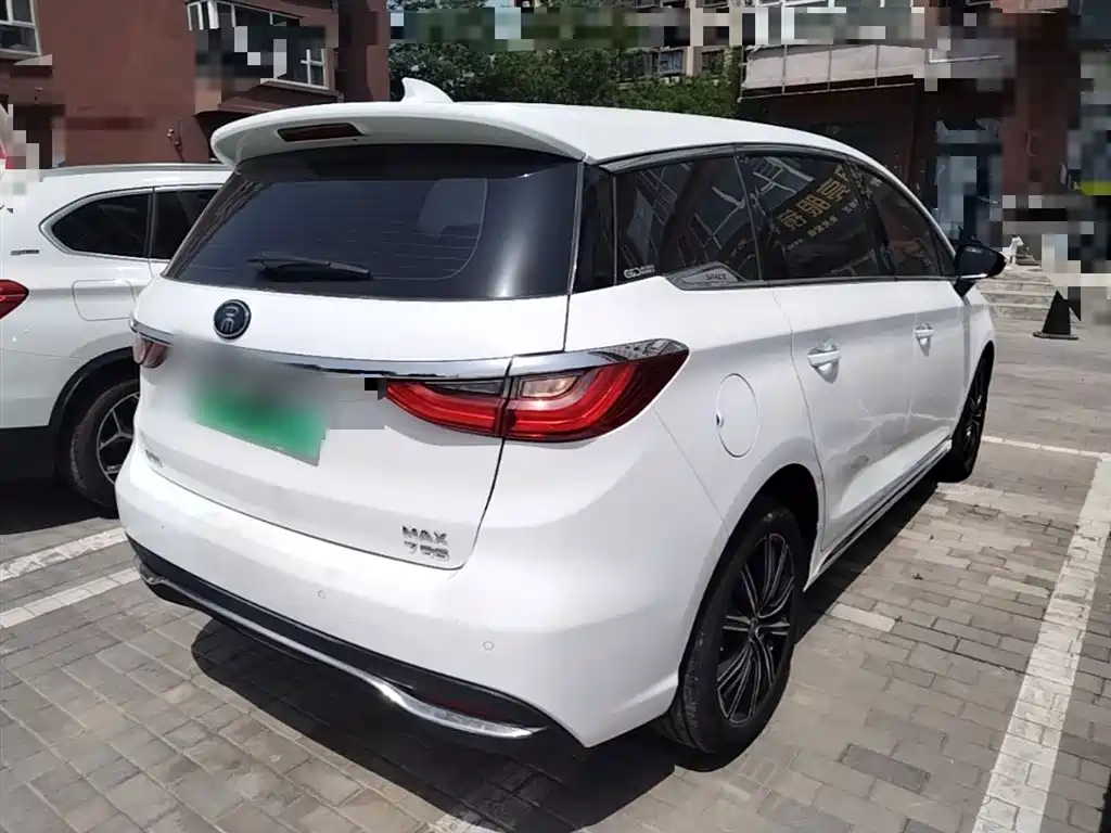 BYD MAX New Energy — фото 7