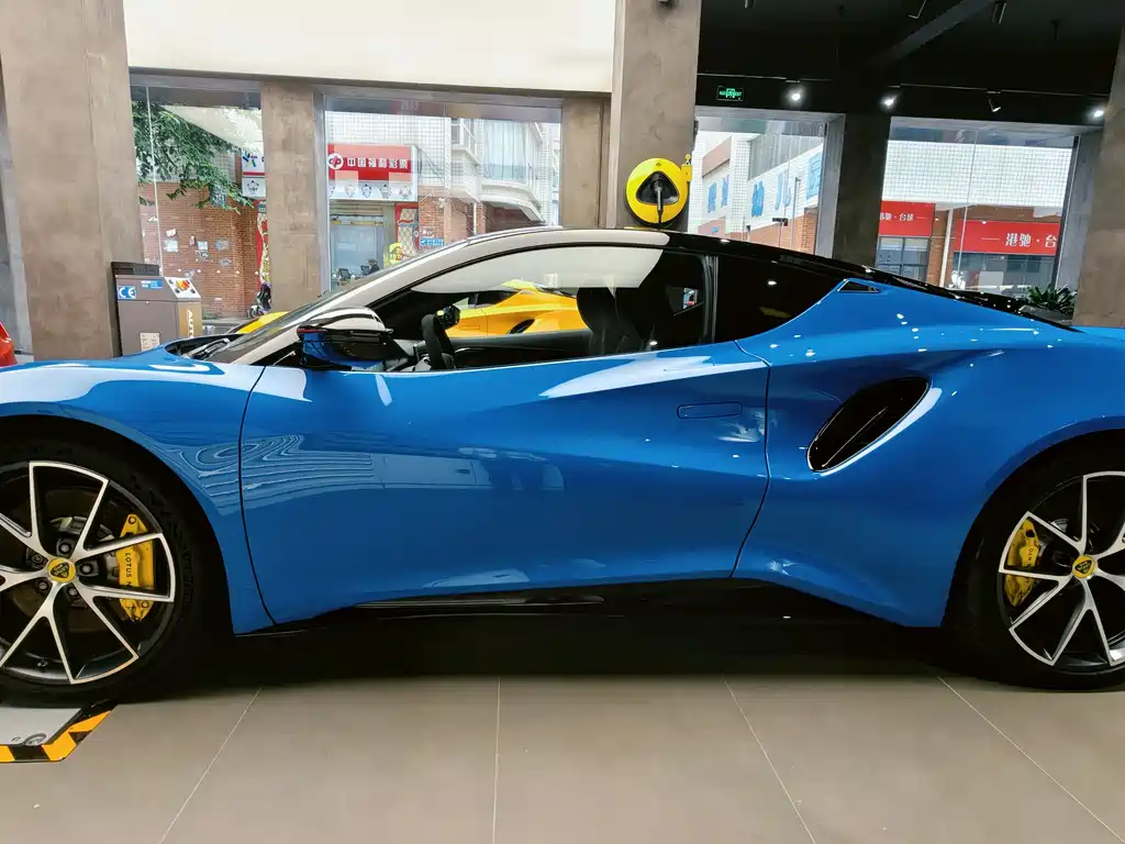Lotus Emira — фото 2